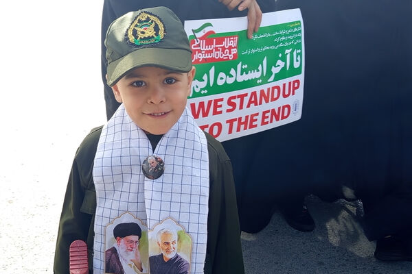 حضور پرشور دانش‌آموزان شهر بهمن در راهپیمایی ۲۲ بهمن ماه