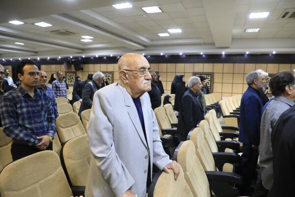 جلسه گرامیداشت و تجلیل از پدران و مادران شهدا 