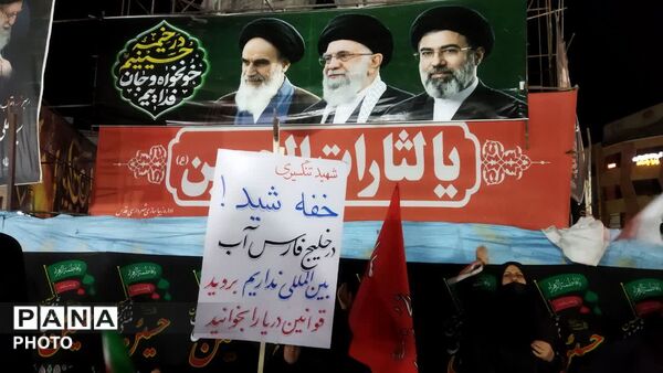 اجتماع باشکوه عظیم مردم غیور شهر قدس در میدان امام خامنه‌ای 