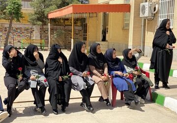 معلمان، مشعل‌داران راه آگاهی در آیینه‌ مهر و خرد