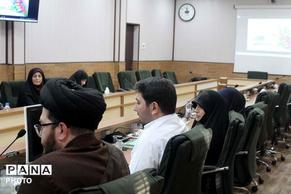 نشست شورای اندیشه‌ورز سازمان دانش‌آموزی استان قم