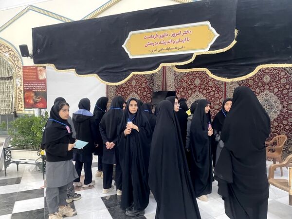 بازدید دانش آموزان دبیرستان دخترانه امید از آرامگاه شهید مدرس