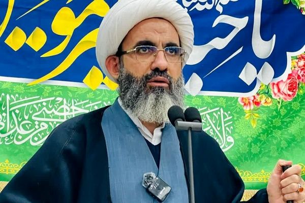 بر الگوگیری از سیره اهل‌بیت(ع) و در برابر توطئه‌های دشمن هوشیار باشیم