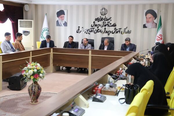 نشست مدیرکل آموزش و پرورش آذربایجان شرقی با نمایندگان مجلس دانش‌آموزی