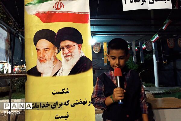 اجتماع پرشور دانش‌آموزان دبستان پسرانه مرصاد۱ در غرفه شهدای دانش آموز ورامین 