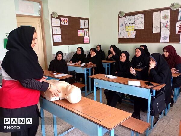 کلاس های آموزش خود امدادی و بهداشت دهان و دندان 