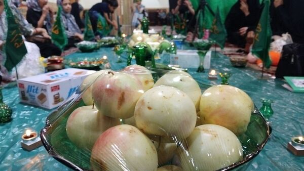 برپایی سفره حضرت‌رقیه (س) در شهر وردنجان