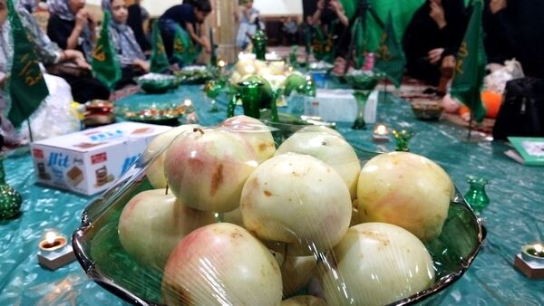 برپایی سفره حضرت‌رقیه (س) در شهر وردنجان