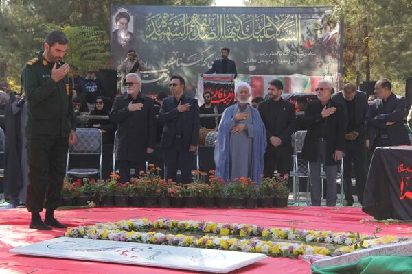 تشییع و خاکسپاری شهید گمنام در باغ جنت شیراز