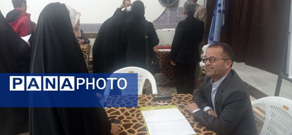 جلسه دیدار چهره به چهره والدین با دبیران در کاشمر