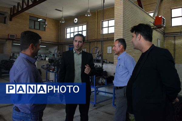 کارگاه آموزشی آشنایی با سیستم موتور و سوخت‌رسانی خودرو در بهارستان 2