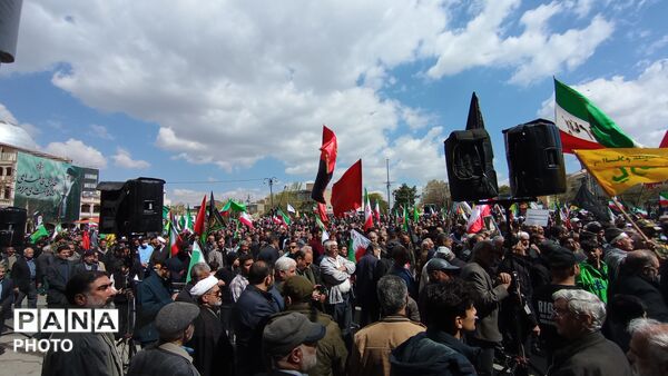 سیل خروشان عشاق رهبر شهید انقلاب اسلامی در بروجرد 