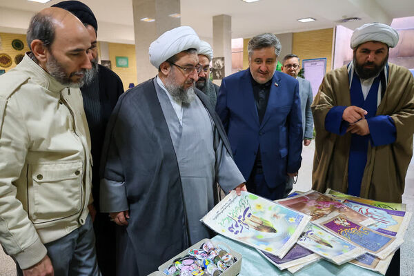 بازدید نماینده ولی فقیه در استان آذربایجان شرقی از نمایشگاه قرآن و عترت