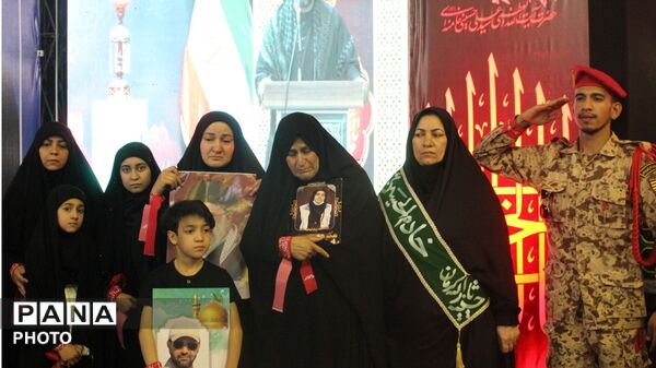 سوگواری جامعه فرهنگی کرمان در حسینیه ثارالله