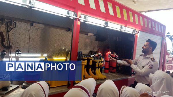 بازدید علمی از ایستگاه آتش‌‌نشانی فین