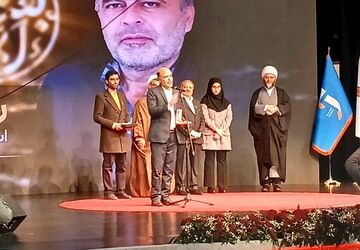 آینده کشور در دست معلمان است