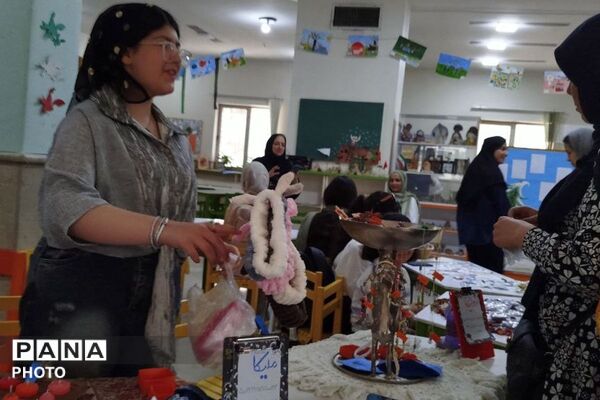 استقبال چشمگیر از غرفه کارآفرینی اعضای کانون پرورش فکری کودکان و نوجوانان اندیشه