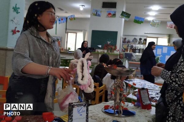 استقبال چشمگیر از غرفه کارآفرینی اعضای کانون پرورش فکری کودکان و نوجوانان اندیشه