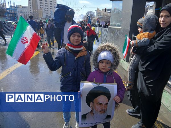 حضور پرشور مردم مشهدی در راهپیمایی ۲۲ بهمن 