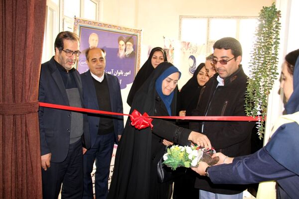 افتتاح نمایشگاه شکوفایی هنر و مهارت زنان و دختران هنرستان استاد شهریار 