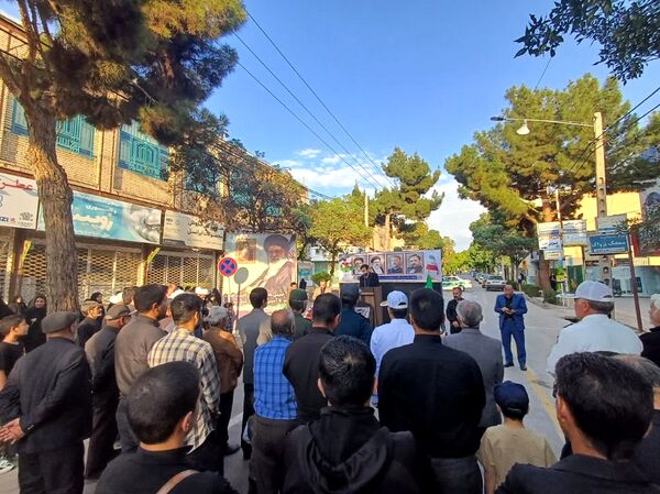 تجمع دانش‌آموزان شهرستان اسفراین در مراسم یادبود شهدای خدمت