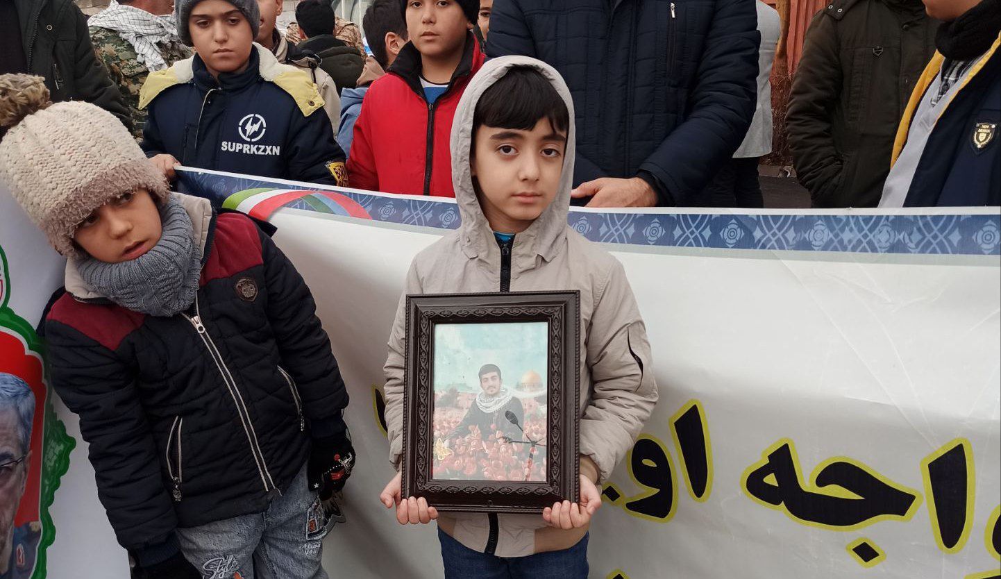 قابی از خواجه در راهپیمایی ۲۲‌بهمن