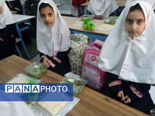 افطاری دانش آموزان روزه اولی مدرسه دخترانه هدی یک شهرستان قدس