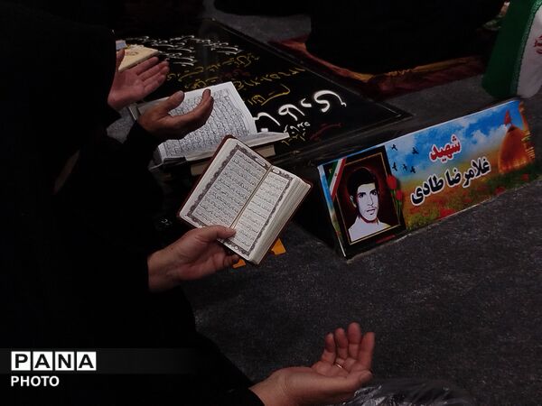 شبی که ماه دو نیم شد
