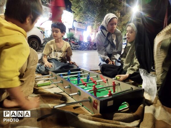 نذر کودکان برای رهبر امت اسلام در موکب فرهنگیان 