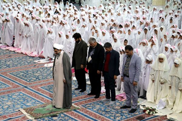 جشن تکلیف2000 نفری دانش‌آموزان زابل