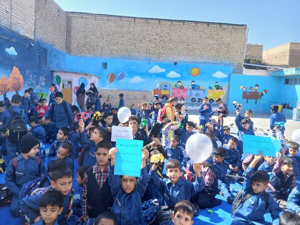 اردوی درون مدرسه‌ای به‌مناسبت روز جهانی کودک 