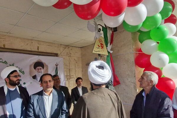 آیین نواخته شدن زنگ انقلاب اسلامی در مدرسه آیت‌الله خامنه‌ای قرچک