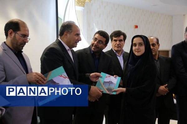 نشست مدیرکل آموزش و پرورش آذربایجان شرقی با نمایندگان مجلس دانش‌آموزی