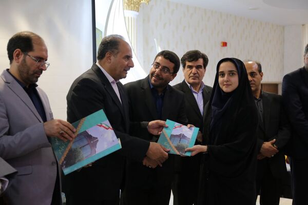 نشست مدیرکل آموزش و پرورش آذربایجان شرقی با نمایندگان مجلس دانش‌آموزی