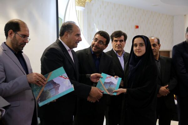 نشست مدیرکل آموزش و پرورش آذربایجان شرقی با نمایندگان مجلس دانش‌آموزی