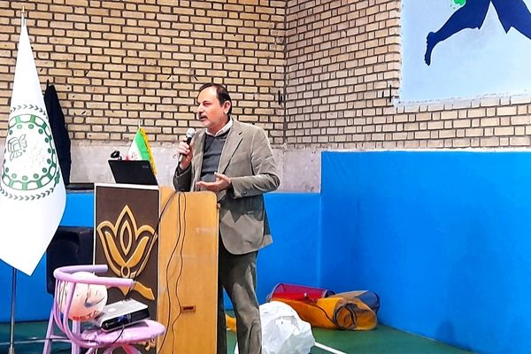 فراهم کردن فضایی شاد برای دانش‌آموزان، نقش به‌سزایی در تقویت مهارت‌های اجتماعی دارد