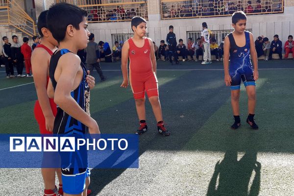 المپیاد ورزشی در دبستان شاهد حیات ناحیه 3 شیراز
