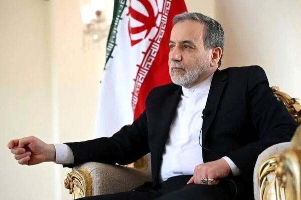 عراقچی: ایرانیان هرگز در برابر فشار سر خم نمی‌کنند