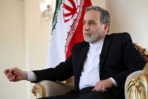 عراقچی: ایرانیان هرگز در برابر فشار سر خم نمی‌کنند