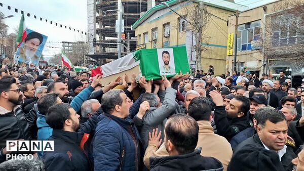 تشییع پیکر مطهر پنج شهید مدافع وطن اهل مرند در دریای خروشان مشتاقان شهادت 