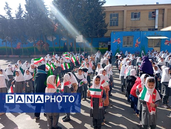 سالروز پیروزی شکوهمند انقلاب اسلامی در دبستان دخترانه نرجس یک و دو 