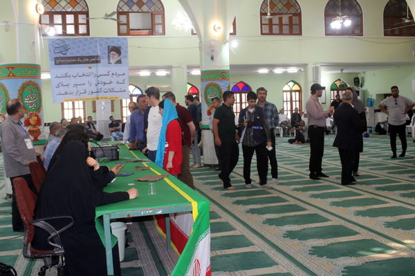 حضور پرشور مردم ولایت‌مدار بوشهر در پای صندوق‌های رأی