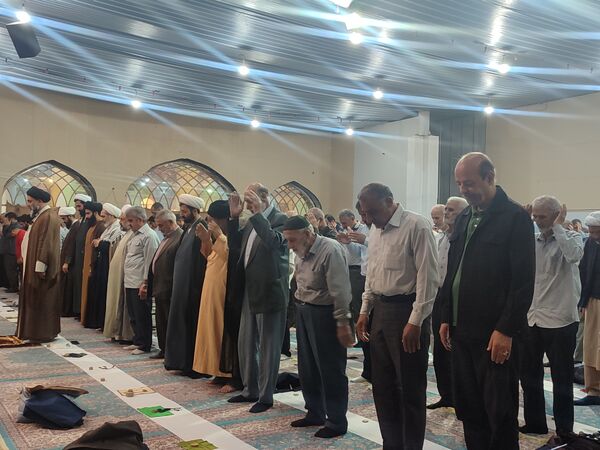 نماز جمعه در حرم مطهر امامزاده جعفر بن موسی الکاظم (ع) پیشوا 