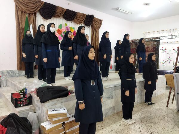 فضاسازی اردوی تمشک توسط دانش‌آموزان و فرهنگیان شهر راز