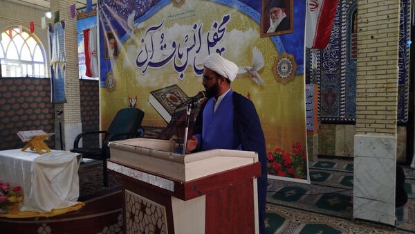 محفل انس قرآن به مناسبت نیمه شعبان و دهه فجر در مسجد جامع حاجی‌آباد 
