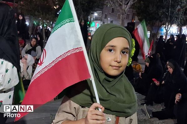 قدرت مشت، شکوه پرچم؛ نمادهایی از پایداری بی پایان