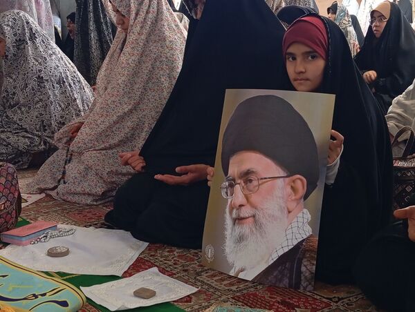 نماز جمعه‌ای که در آن شعار «مرگ بر آمریکا» طنین‌انداز شد