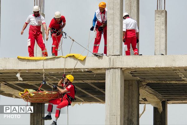 نبرد با دشواری؛ تمرین اقتدار امدادگران هلال‌احمر در ارتفاعات لردگان