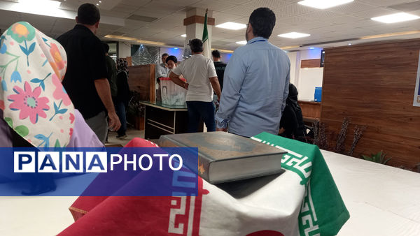 حضور کودکان به همراه والدین در شعبه‌های اخذ رأی