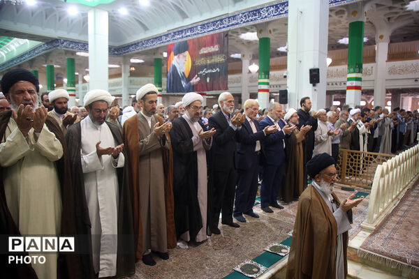 اقامه نماز عید سعید قربان در حرم حضرت معصومه(س)